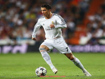 搜狐体育直播-篮球运动中“边线包夹战术应对方式”是否取决于控卫传球角度判断